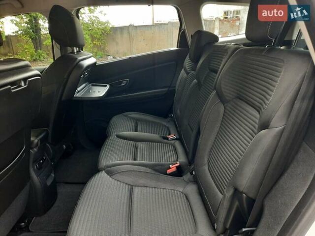 Белый Рено Гранд Сценик, объемом двигателя 1.5 л и пробегом 211 тыс. км за 14800 $, фото 83 на Automoto.ua