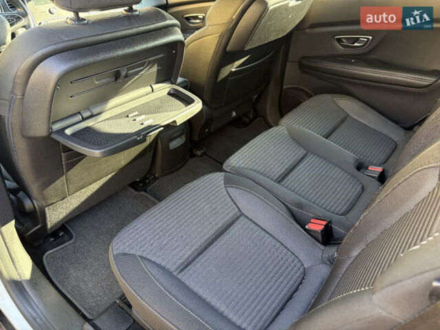 Белый Рено Гранд Сценик, объемом двигателя 1.5 л и пробегом 171 тыс. км за 15200 $, фото 16 на Automoto.ua