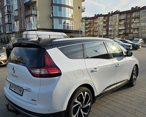 Белый Рено Гранд Сценик, объемом двигателя 1.46 л и пробегом 260 тыс. км за 13500 $, фото 3 на Automoto.ua
