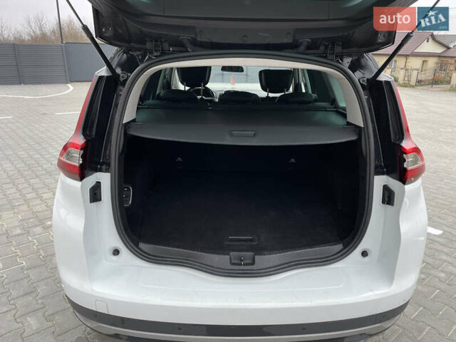 Белый Рено Гранд Сценик, объемом двигателя 1.6 л и пробегом 216 тыс. км за 16000 $, фото 33 на Automoto.ua