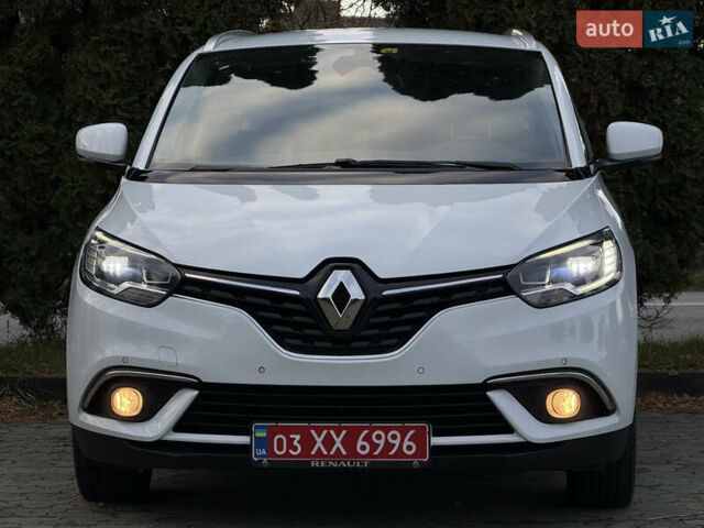 Белый Рено Гранд Сценик, объемом двигателя 1.6 л и пробегом 218 тыс. км за 15300 $, фото 2 на Automoto.ua