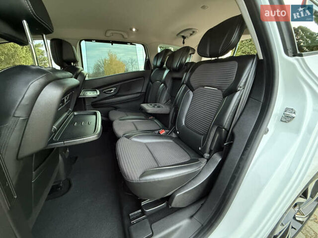 Белый Рено Гранд Сценик, объемом двигателя 1.6 л и пробегом 218 тыс. км за 15300 $, фото 37 на Automoto.ua