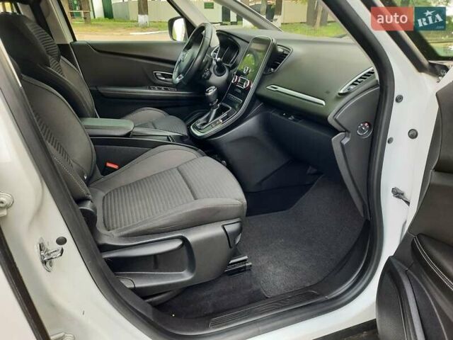 Белый Рено Гранд Сценик, объемом двигателя 1.5 л и пробегом 211 тыс. км за 14800 $, фото 115 на Automoto.ua