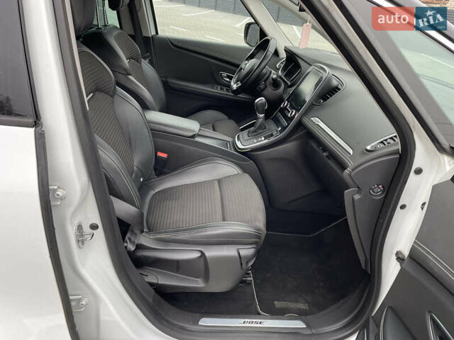 Белый Рено Гранд Сценик, объемом двигателя 1.6 л и пробегом 216 тыс. км за 16000 $, фото 23 на Automoto.ua