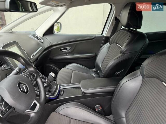 Белый Рено Гранд Сценик, объемом двигателя 1.6 л и пробегом 232 тыс. км за 14300 $, фото 50 на Automoto.ua