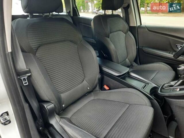 Белый Рено Гранд Сценик, объемом двигателя 1.5 л и пробегом 211 тыс. км за 14800 $, фото 118 на Automoto.ua