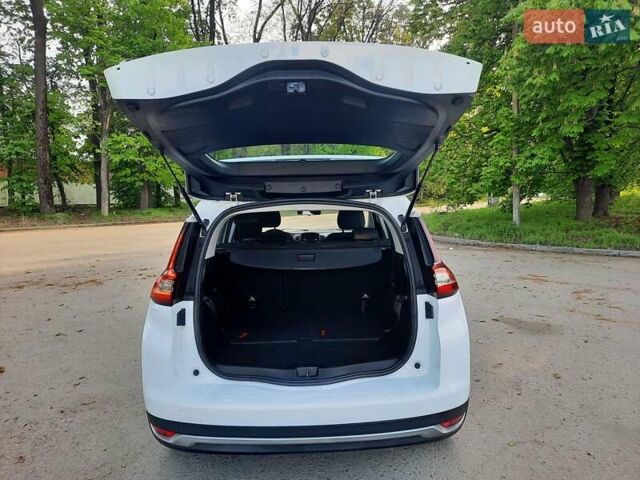 Белый Рено Гранд Сценик, объемом двигателя 1.5 л и пробегом 211 тыс. км за 14800 $, фото 98 на Automoto.ua