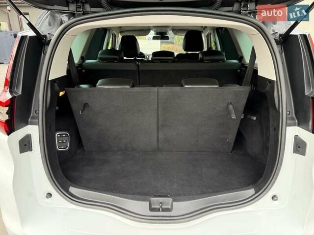 Белый Рено Гранд Сценик, объемом двигателя 1.6 л и пробегом 232 тыс. км за 14300 $, фото 68 на Automoto.ua