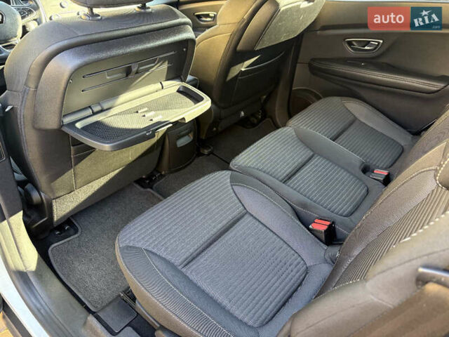 Белый Рено Гранд Сценик, объемом двигателя 1.5 л и пробегом 171 тыс. км за 15200 $, фото 18 на Automoto.ua