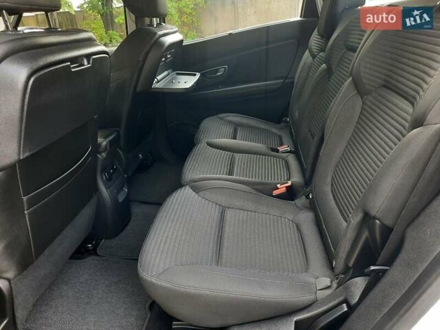 Белый Рено Гранд Сценик, объемом двигателя 1.5 л и пробегом 211 тыс. км за 14800 $, фото 82 на Automoto.ua