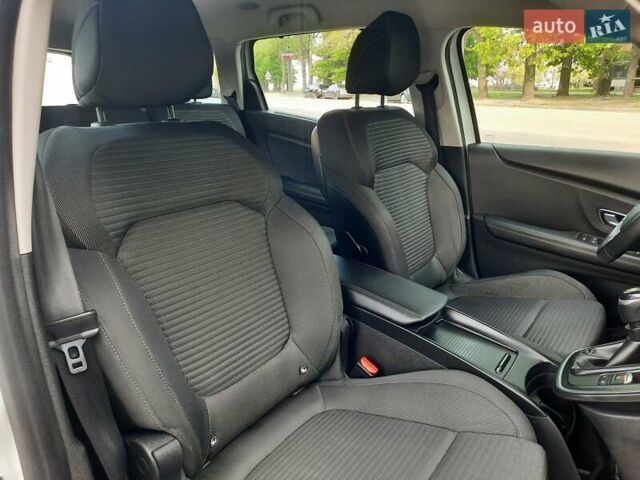 Белый Рено Гранд Сценик, объемом двигателя 1.5 л и пробегом 211 тыс. км за 14800 $, фото 119 на Automoto.ua