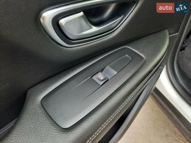 Белый Рено Гранд Сценик, объемом двигателя 1.5 л и пробегом 211 тыс. км за 14800 $, фото 80 на Automoto.ua