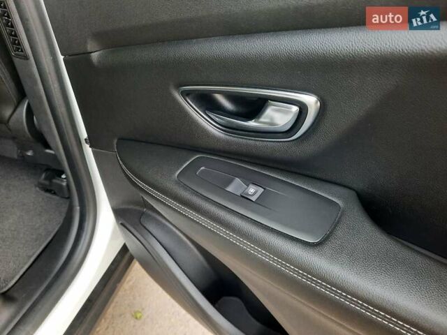 Белый Рено Гранд Сценик, объемом двигателя 1.5 л и пробегом 211 тыс. км за 14800 $, фото 106 на Automoto.ua