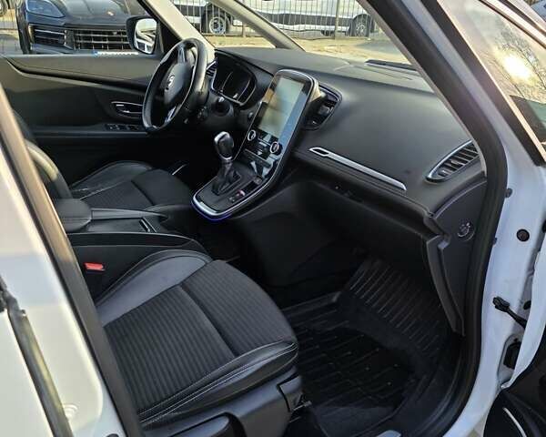 Белый Рено Гранд Сценик, объемом двигателя 1.46 л и пробегом 260 тыс. км за 13500 $, фото 4 на Automoto.ua