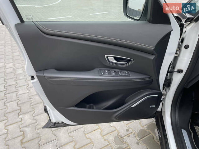 Белый Рено Гранд Сценик, объемом двигателя 1.6 л и пробегом 216 тыс. км за 16000 $, фото 17 на Automoto.ua