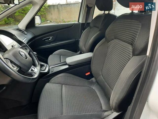 Белый Рено Гранд Сценик, объемом двигателя 1.5 л и пробегом 211 тыс. км за 14800 $, фото 46 на Automoto.ua