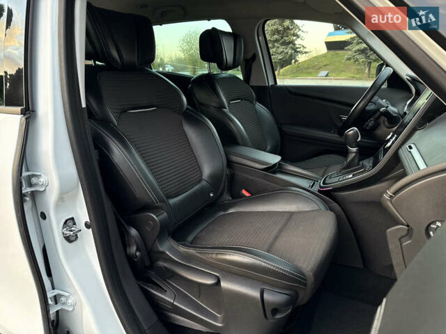 Белый Рено Гранд Сценик, объемом двигателя 1.6 л и пробегом 218 тыс. км за 15300 $, фото 46 на Automoto.ua