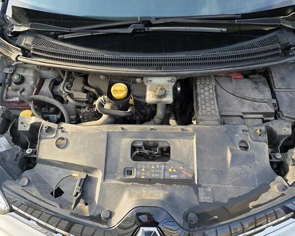 Белый Рено Гранд Сценик, объемом двигателя 1.46 л и пробегом 260 тыс. км за 13500 $, фото 8 на Automoto.ua