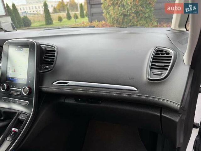 Белый Рено Гранд Сценик, объемом двигателя 1.6 л и пробегом 232 тыс. км за 14300 $, фото 85 на Automoto.ua