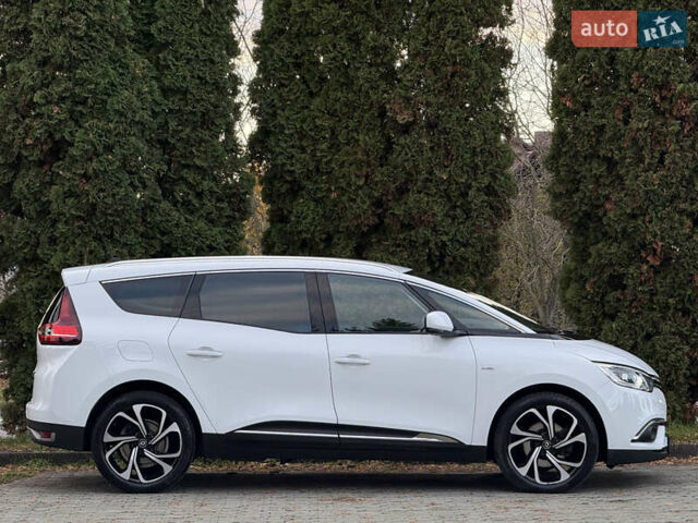 Белый Рено Гранд Сценик, объемом двигателя 1.6 л и пробегом 218 тыс. км за 15300 $, фото 5 на Automoto.ua