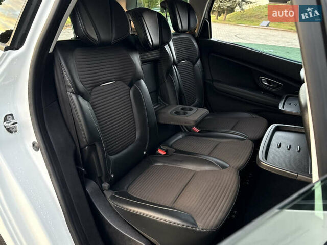 Белый Рено Гранд Сценик, объемом двигателя 1.6 л и пробегом 218 тыс. км за 15300 $, фото 43 на Automoto.ua