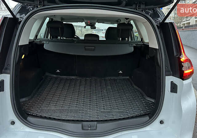 Белый Рено Гранд Сценик, объемом двигателя 1.46 л и пробегом 221 тыс. км за 16500 $, фото 6 на Automoto.ua