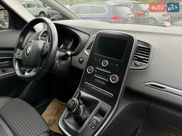 Белый Рено Гранд Сценик, объемом двигателя 1.5 л и пробегом 210 тыс. км за 16400 $, фото 12 на Automoto.ua