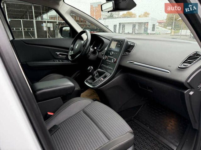 Белый Рено Гранд Сценик, объемом двигателя 1.5 л и пробегом 210 тыс. км за 16400 $, фото 4 на Automoto.ua