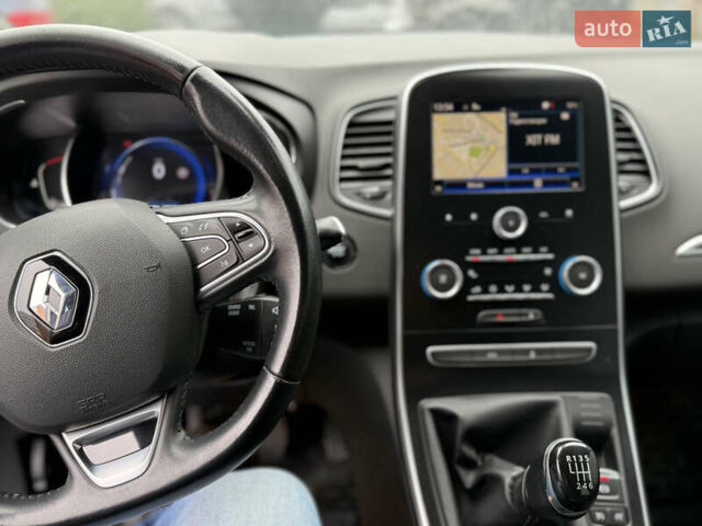 Белый Рено Гранд Сценик, объемом двигателя 1.5 л и пробегом 210 тыс. км за 16400 $, фото 10 на Automoto.ua