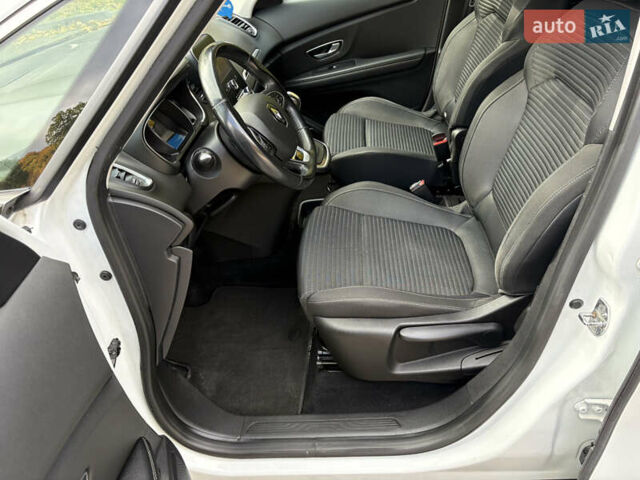 Белый Рено Гранд Сценик, объемом двигателя 1.7 л и пробегом 199 тыс. км за 15600 $, фото 27 на Automoto.ua