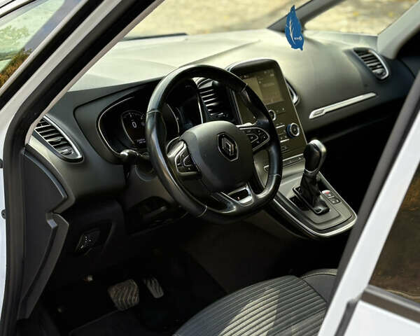 Белый Рено Гранд Сценик, объемом двигателя 1.7 л и пробегом 199 тыс. км за 15600 $, фото 68 на Automoto.ua