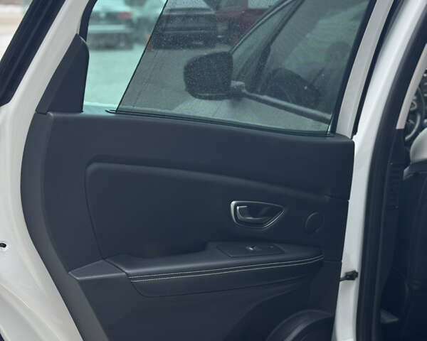 Белый Рено Гранд Сценик, объемом двигателя 1.7 л и пробегом 164 тыс. км за 19499 $, фото 21 на Automoto.ua