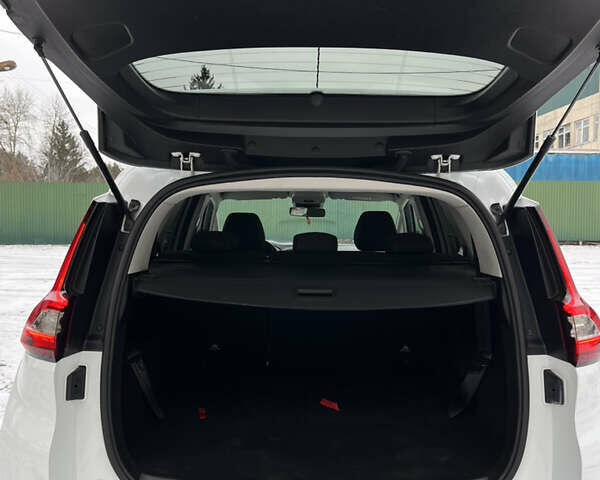 Білий Рено Гранд Сценік, об'ємом двигуна 1.7 л та пробігом 157 тис. км за 15850 $, фото 30 на Automoto.ua