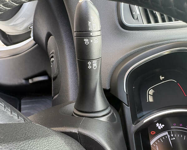 Белый Рено Гранд Сценик, объемом двигателя 1.7 л и пробегом 199 тыс. км за 15600 $, фото 65 на Automoto.ua