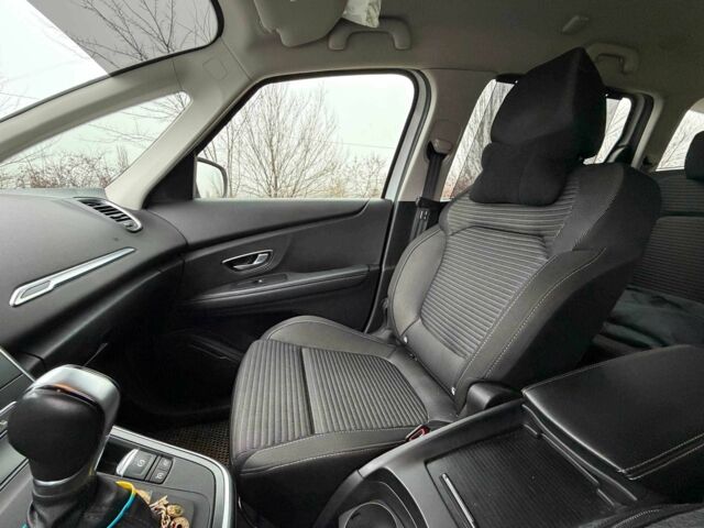 Белый Рено Гранд Сценик, объемом двигателя 1.7 л и пробегом 230 тыс. км за 16800 $, фото 20 на Automoto.ua