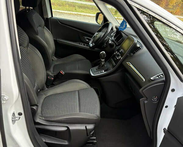 Белый Рено Гранд Сценик, объемом двигателя 1.7 л и пробегом 199 тыс. км за 15600 $, фото 40 на Automoto.ua