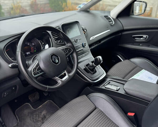 Белый Рено Гранд Сценик, объемом двигателя 0 л и пробегом 159 тыс. км за 15800 $, фото 4 на Automoto.ua