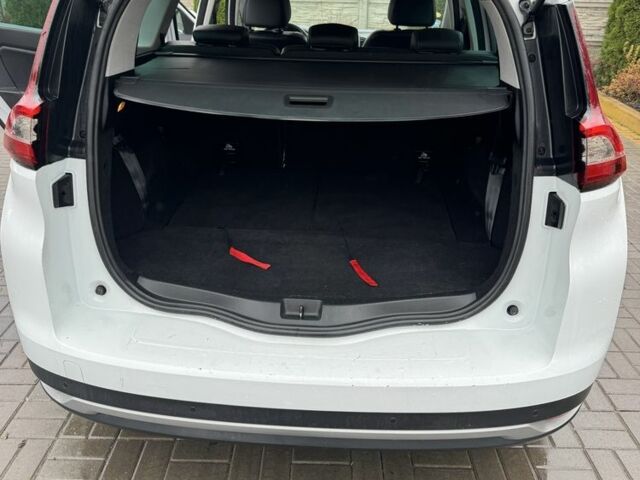 Белый Рено Гранд Сценик, объемом двигателя 1.7 л и пробегом 159 тыс. км за 15800 $, фото 10 на Automoto.ua