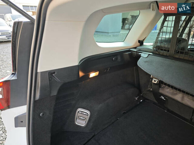 Белый Рено Гранд Сценик, объемом двигателя 1.7 л и пробегом 170 тыс. км за 17999 $, фото 52 на Automoto.ua