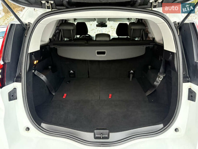 Белый Рено Гранд Сценик, объемом двигателя 1.7 л и пробегом 199 тыс. км за 15600 $, фото 80 на Automoto.ua