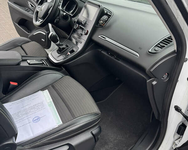 Белый Рено Гранд Сценик, объемом двигателя 0 л и пробегом 159 тыс. км за 15800 $, фото 15 на Automoto.ua