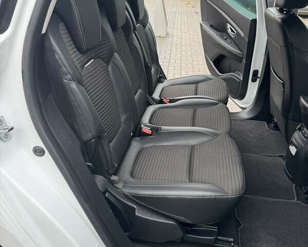 Белый Рено Гранд Сценик, объемом двигателя 0 л и пробегом 159 тыс. км за 15800 $, фото 12 на Automoto.ua