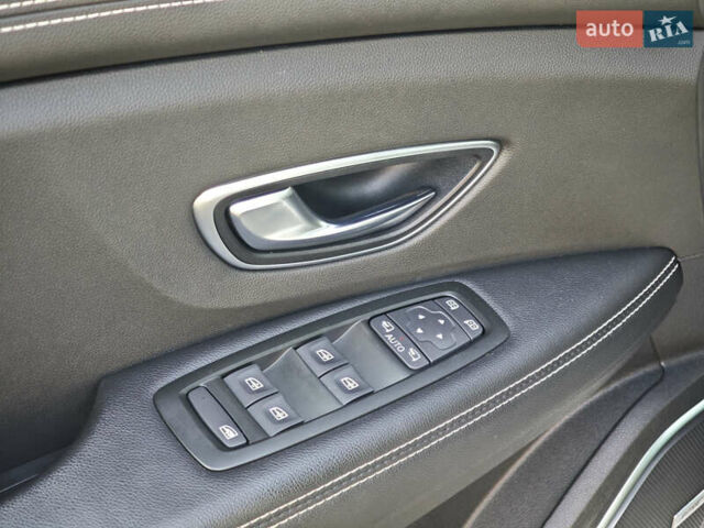 Белый Рено Гранд Сценик, объемом двигателя 1.7 л и пробегом 170 тыс. км за 17999 $, фото 21 на Automoto.ua