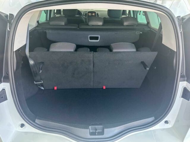 Белый Рено Гранд Сценик, объемом двигателя 1.7 л и пробегом 196 тыс. км за 16450 $, фото 4 на Automoto.ua