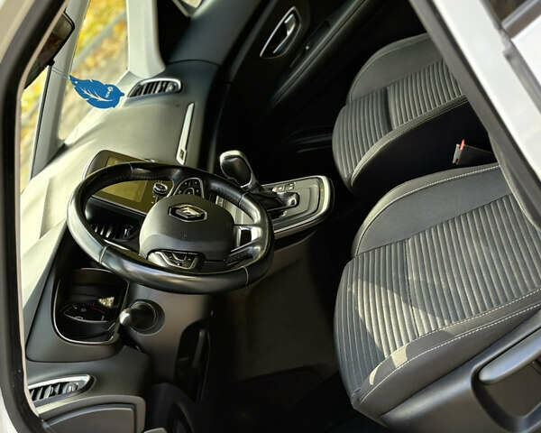 Белый Рено Гранд Сценик, объемом двигателя 1.7 л и пробегом 199 тыс. км за 15600 $, фото 67 на Automoto.ua