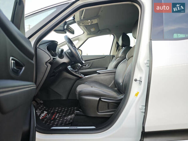 Белый Рено Гранд Сценик, объемом двигателя 1.7 л и пробегом 170 тыс. км за 17999 $, фото 24 на Automoto.ua