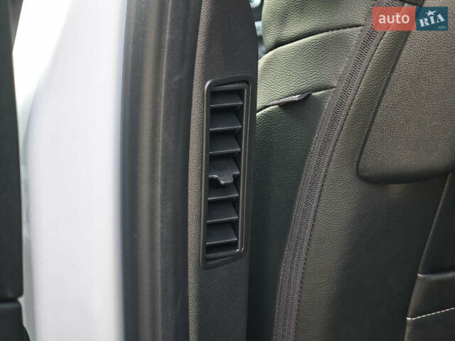 Белый Рено Гранд Сценик, объемом двигателя 1.7 л и пробегом 170 тыс. км за 17999 $, фото 49 на Automoto.ua