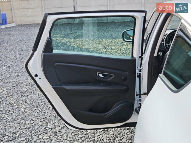 Белый Рено Гранд Сценик, объемом двигателя 1.7 л и пробегом 170 тыс. км за 17999 $, фото 43 на Automoto.ua