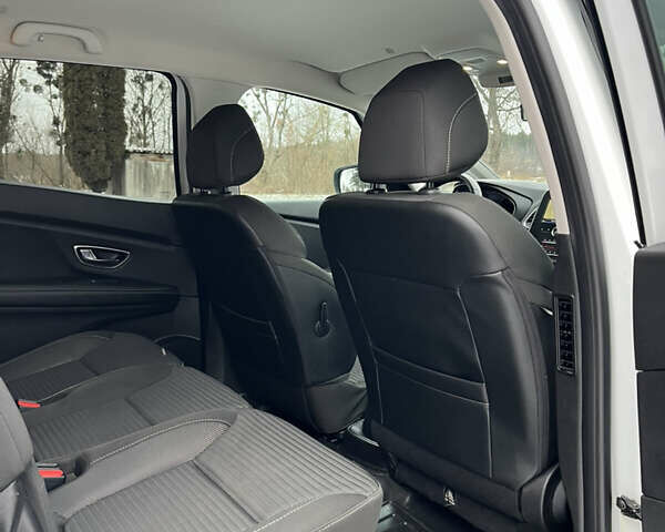 Білий Рено Гранд Сценік, об'ємом двигуна 1.7 л та пробігом 157 тис. км за 15850 $, фото 33 на Automoto.ua