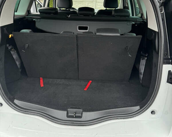 Белый Рено Гранд Сценик, объемом двигателя 0 л и пробегом 159 тыс. км за 15800 $, фото 10 на Automoto.ua